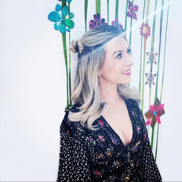 Meet Your Posher! - Picture 2 of 2